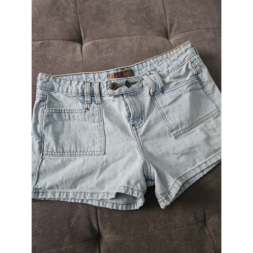 Vintage L.E.I. Low Rise Denim Shorts - Light Wash Y2K - Size 11 - Picture 12 of 12